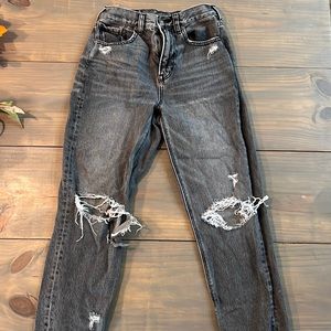 Cute black distressed American Eagle straight leg jeans